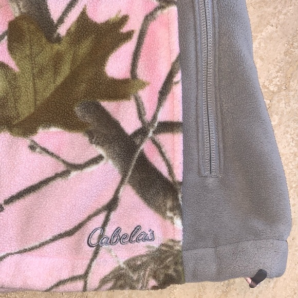 CABELA’S Realtree pink camo fleece jacket, grey trim, Zip front, pockets. M - Picture 8 of 17